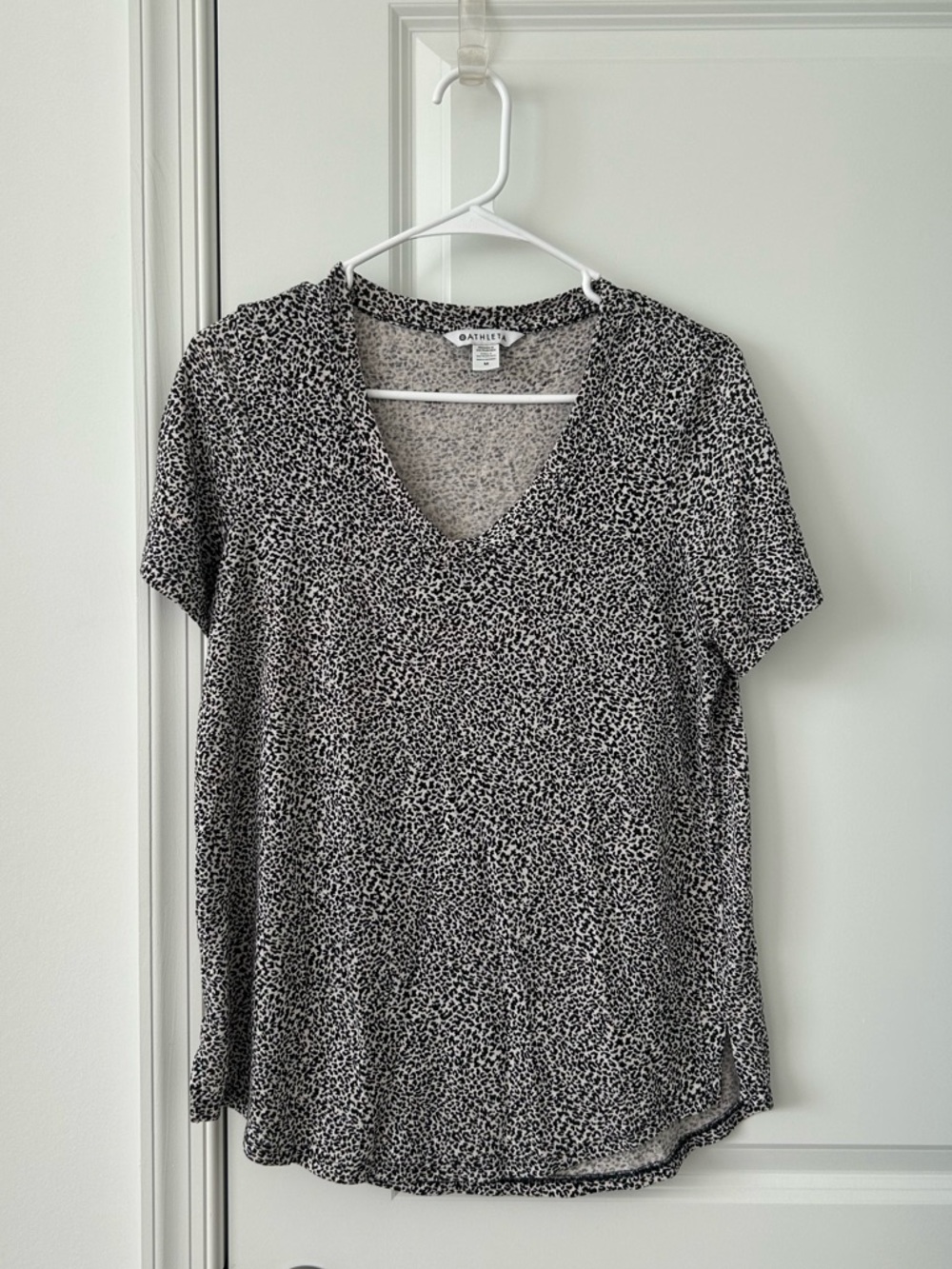 Athleta Black & White V-Neck Short Sleeve Top